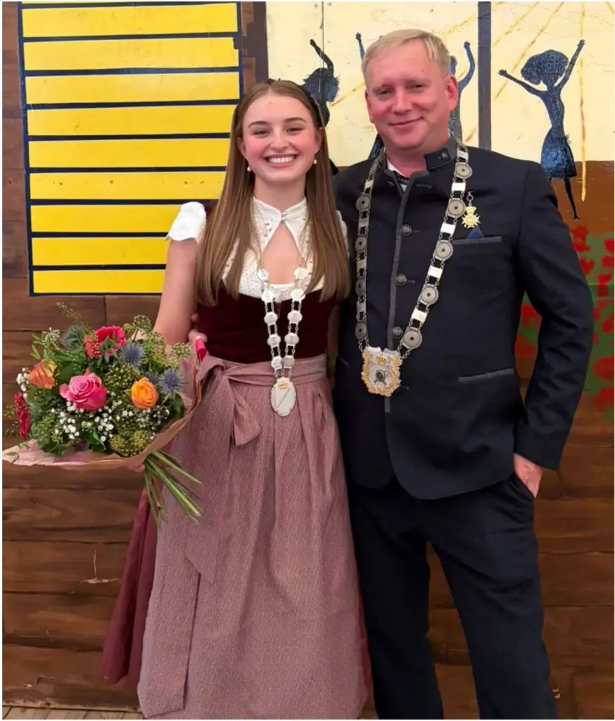 Home oktoberfest 2026 hoch 01 ehrung koenigin koenig