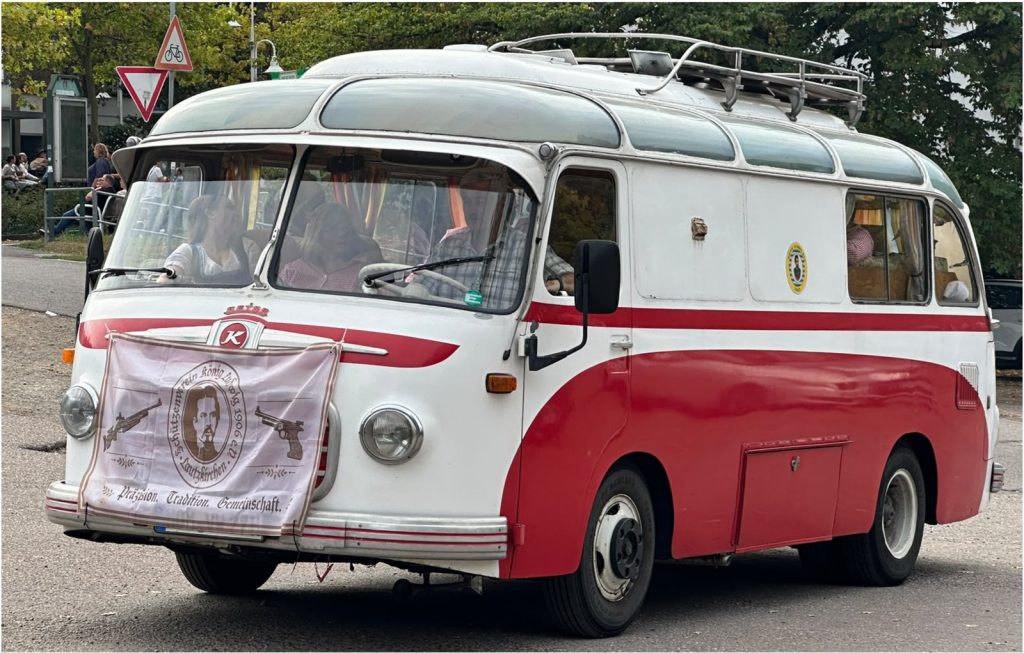 Home oktoberfest 2026 quer 01 retrobus umzug